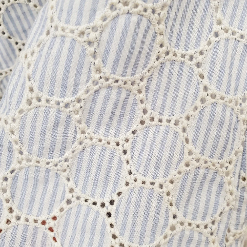 J. CREW Embroidered Eyelet Cotton Seersucker Top Sz 0 XS Ribbon Tie Blue White